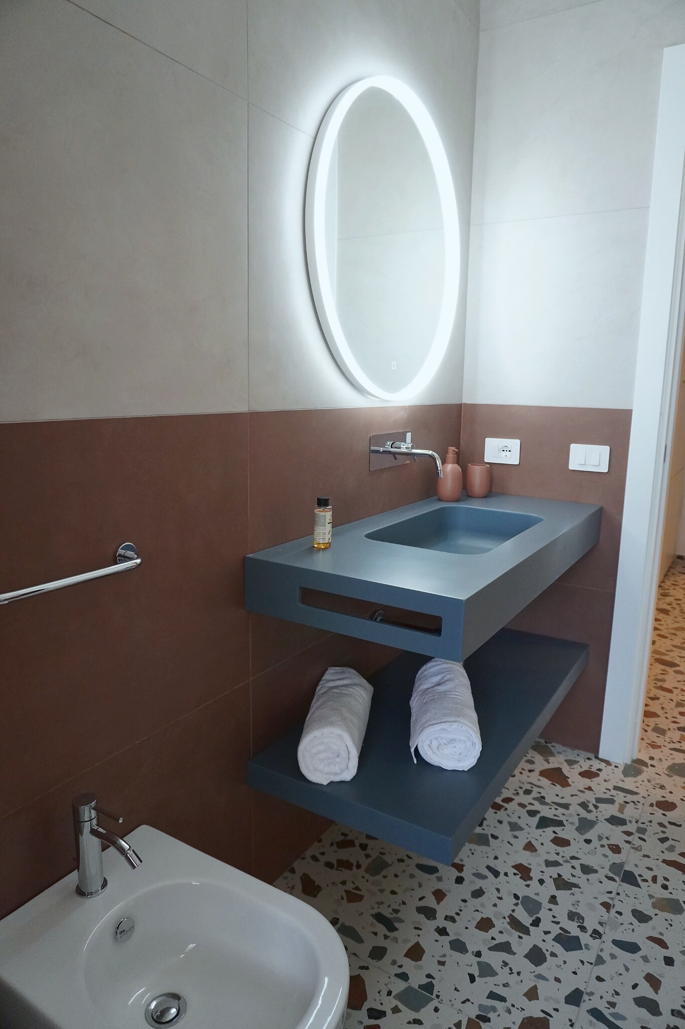 Sanitari sospesi del bagno privato