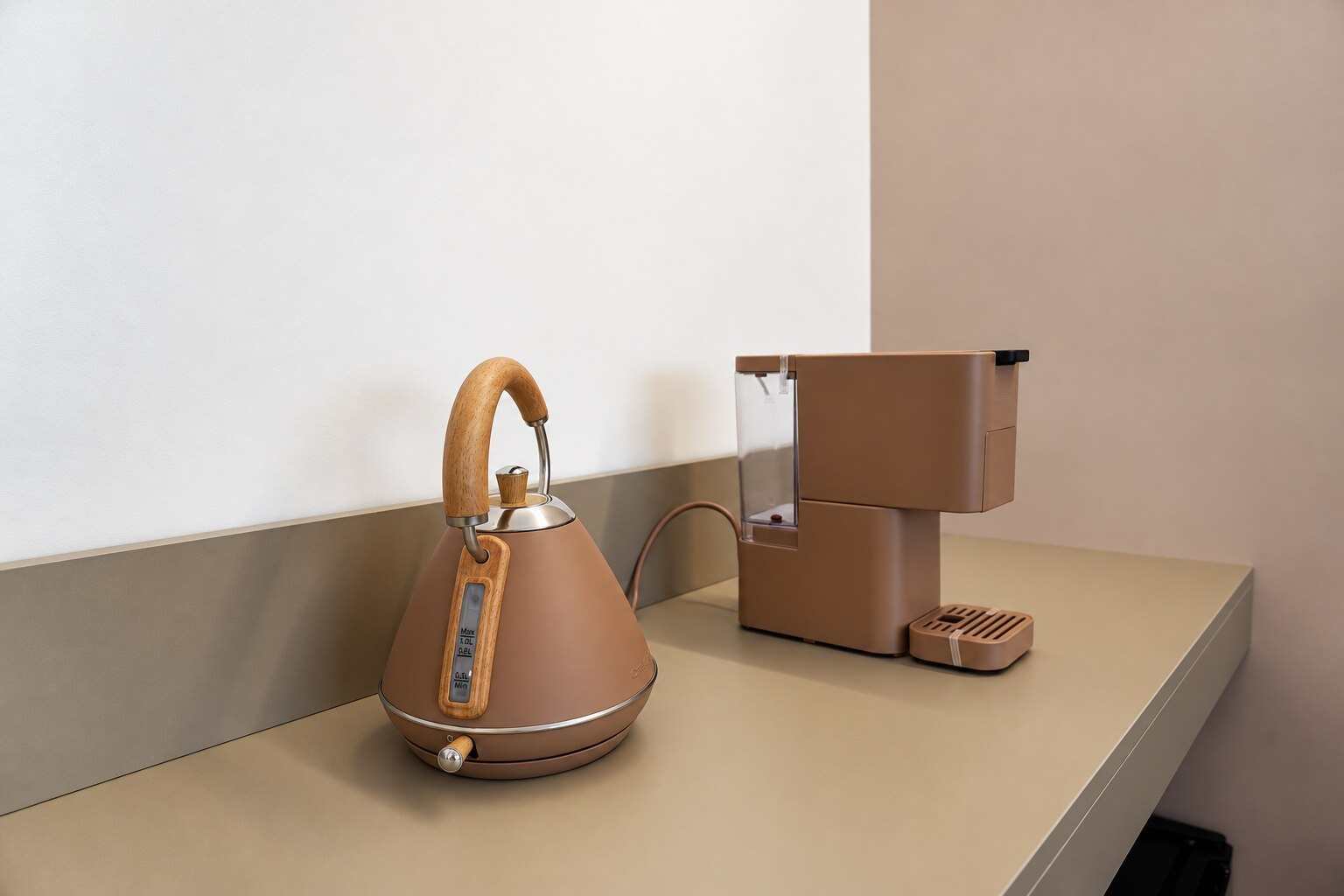 Macchina da caffè e bollitore elettrico