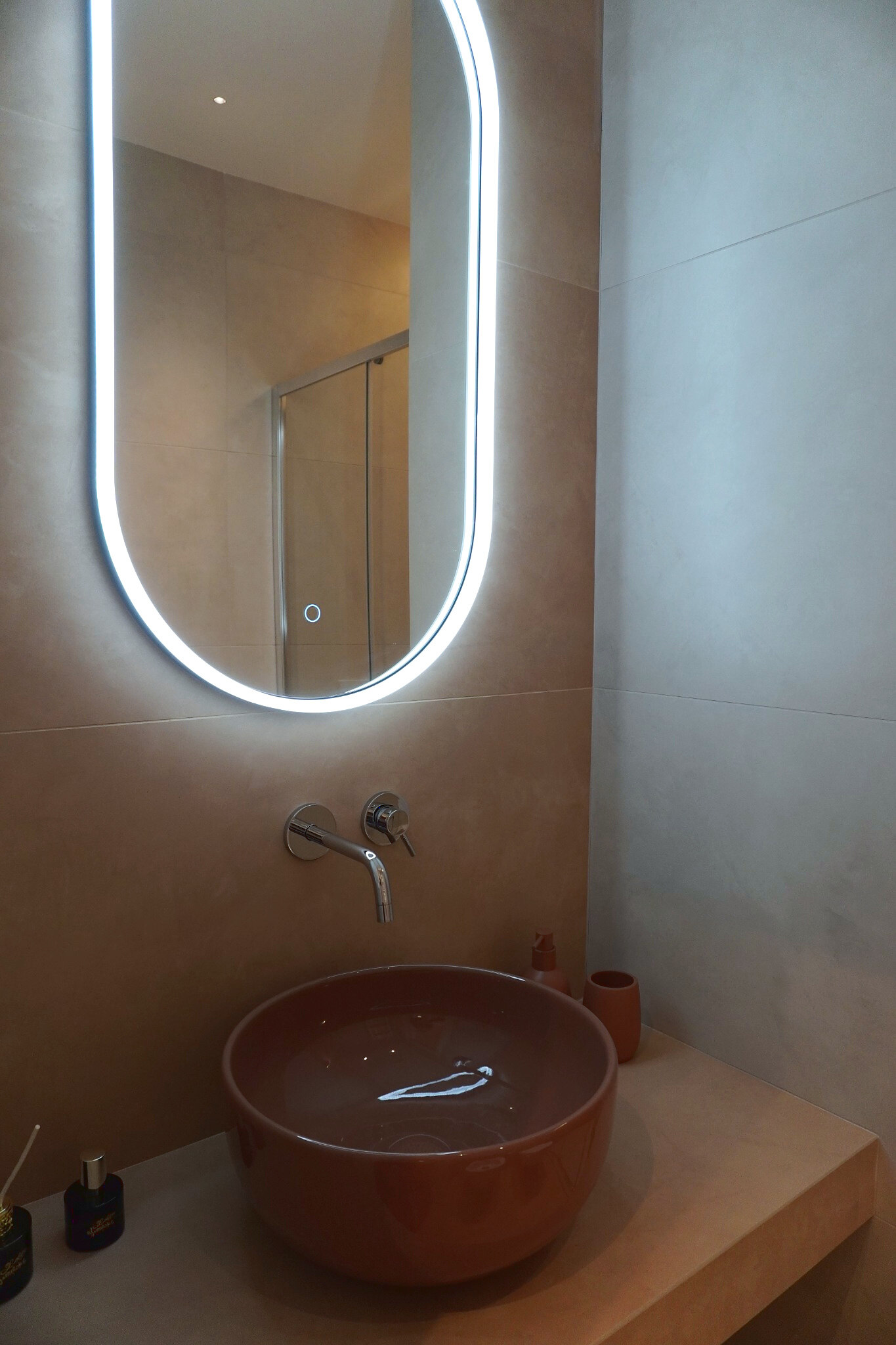 Lavabo in ceramica color terracotta