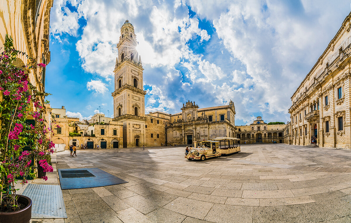 Piazza del Duomo nel centro storico di Lecce